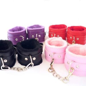 Leather fluffy handcuff